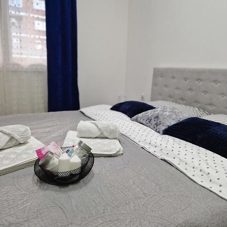 Apartman Astra Sremska Mitrovica Exteriör bild