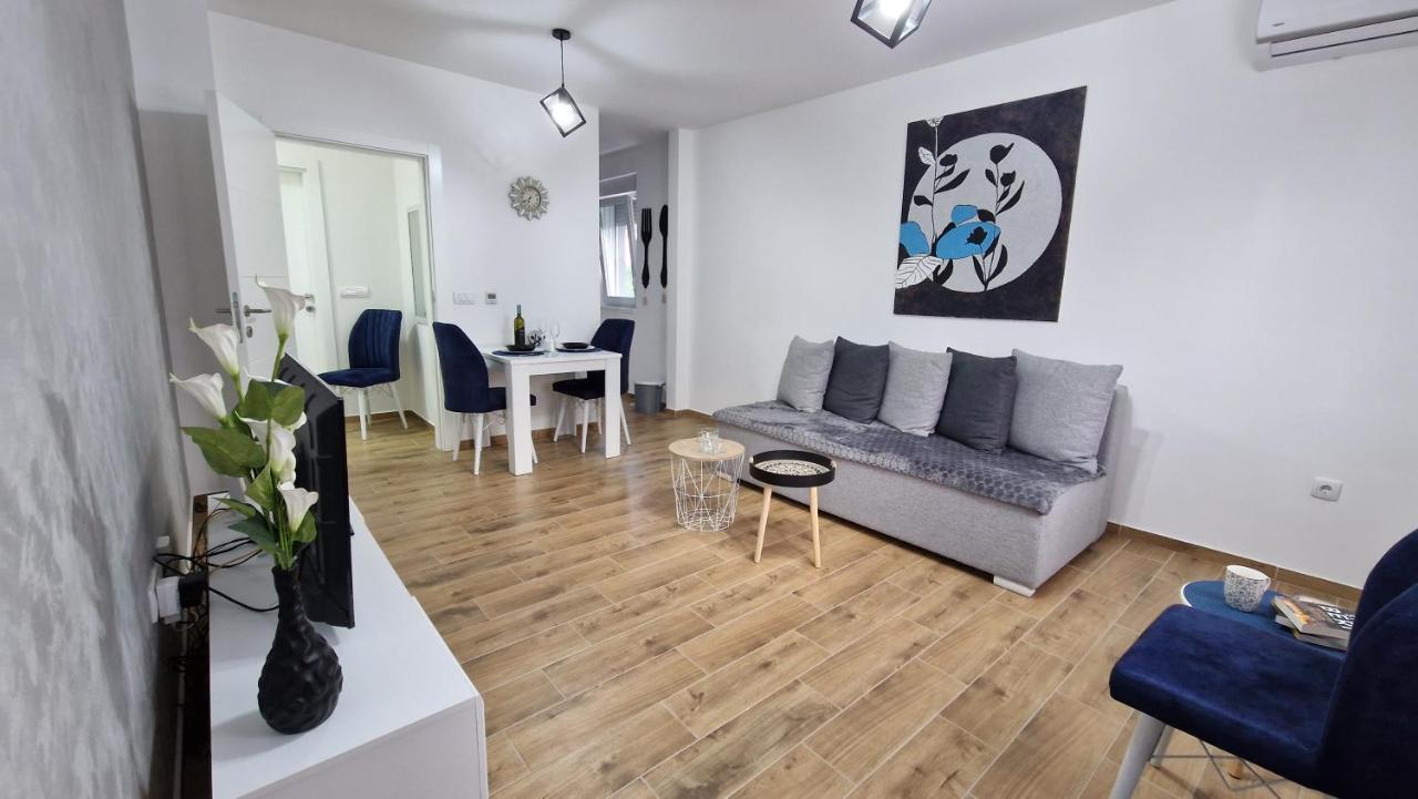 Apartman Astra Sremska Mitrovica Exteriör bild