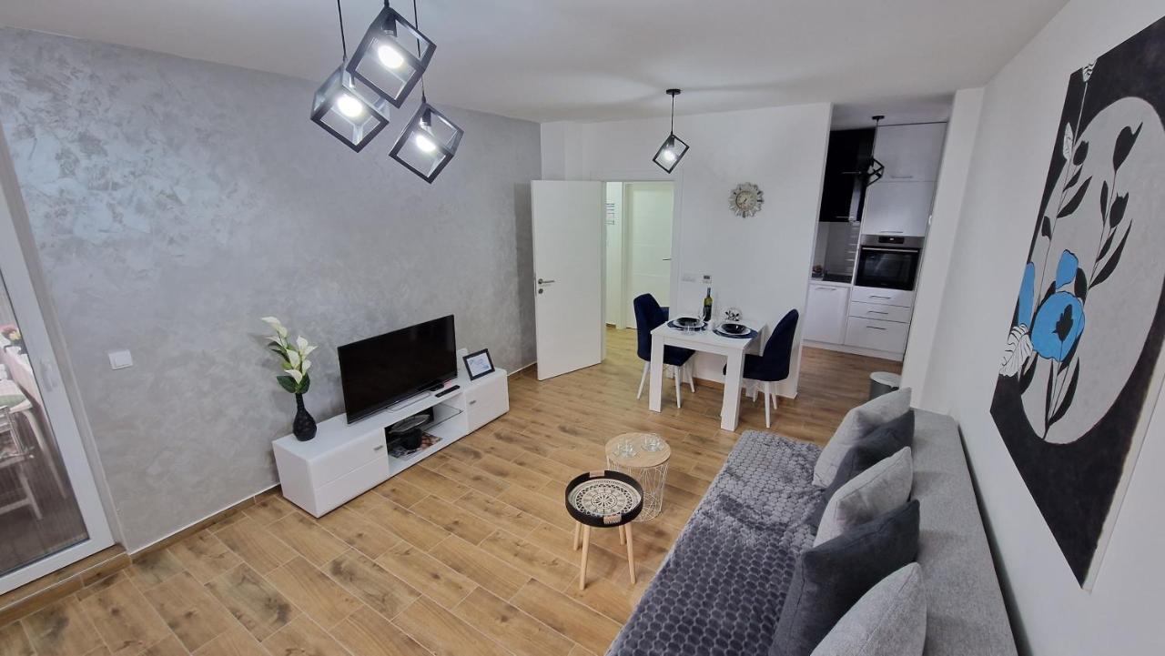 Apartman Astra Sremska Mitrovica Exteriör bild